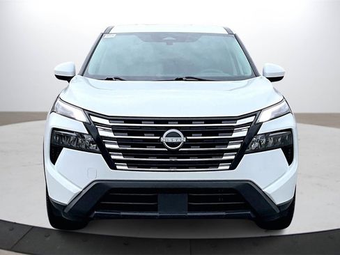 Used 2024 Nissan Rogue SV image 3