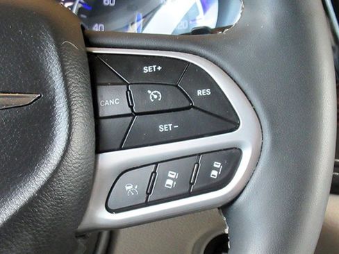 Used 2022 Chrysler Pacifica Limited image 24