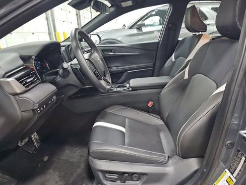 Used 2025 Toyota Camry SE image 4