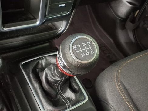 Used 2024 Jeep Gladiator Sport image 19