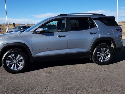 Used 2025 Chevrolet Equinox LT w/ Convenience Package II image 2