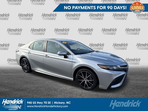 Used 2024 Toyota Camry SE w/ Convenience Package FWD image 1