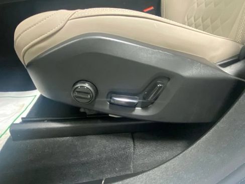 Used 2025 Volvo XC90 B6 Plus AWD/4WD image 12
