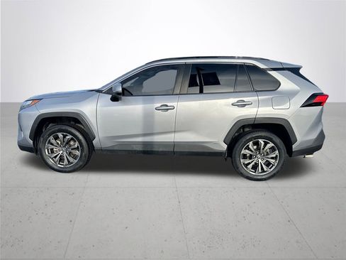 Used 2022 Toyota RAV4 XLE Premium image 10