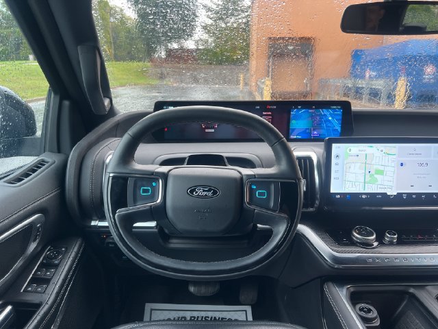Used 2025 Ford Expedition Platinum w/ Stealth Appearance Package AWD/4WD image 23