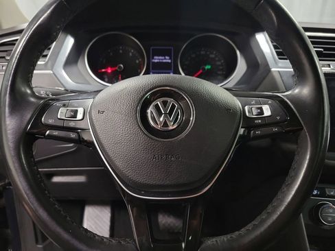 Used 2019 Volkswagen Tiguan SE FWD image 16