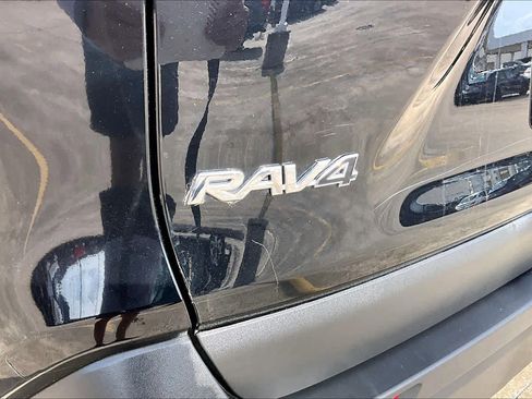 Used 2024 Toyota RAV4 LE image 31