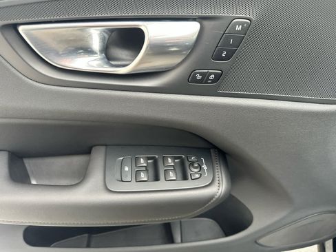 Used 2025 Volvo XC60 B5 Core image 15