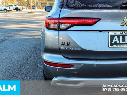 Used 2024 Mitsubishi Outlander SE image 12
