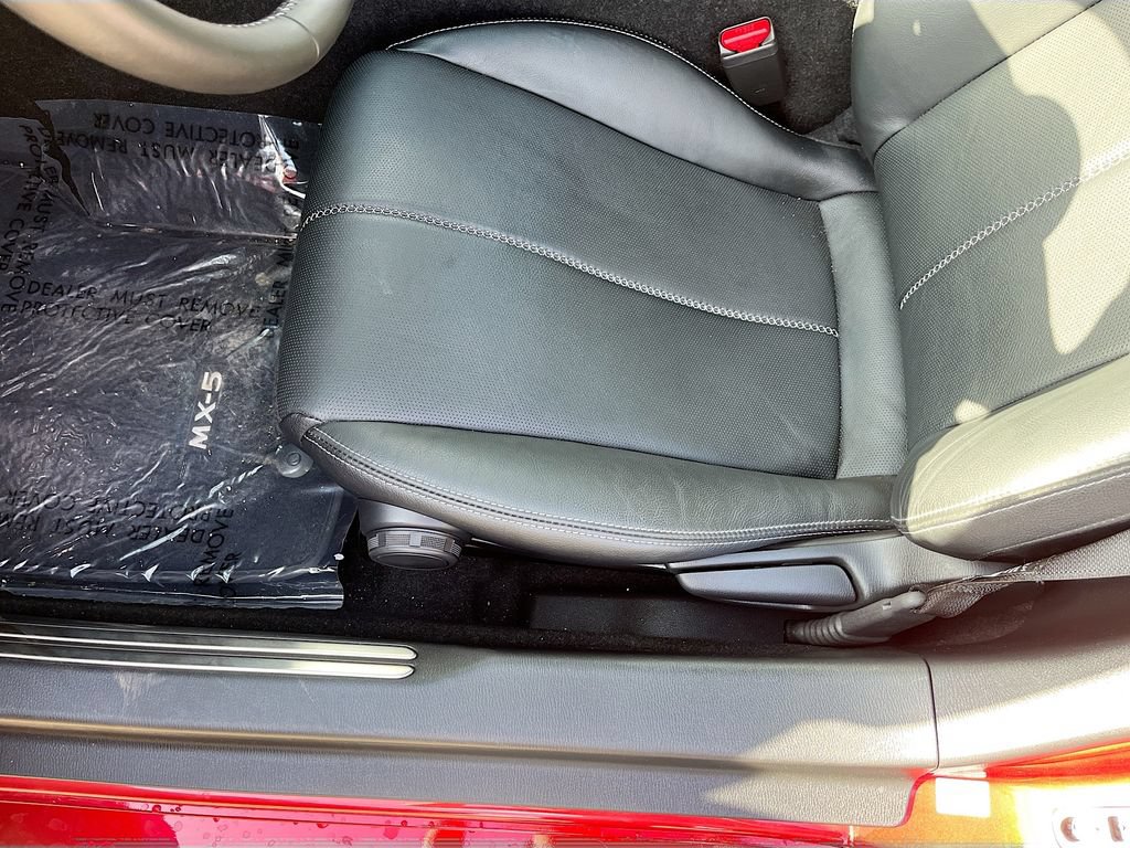 Used 2025 MAZDA MX-5 Miata Grand Touring w/ Weather Package RWD image 18
