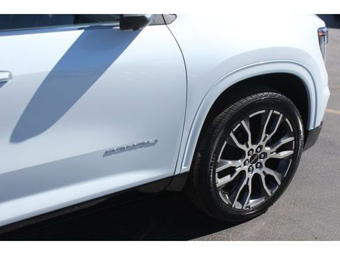 New 2026 GMC Acadia Denali Ultimate w/ LPO, Floor Liner Package AWD/4WD image 16