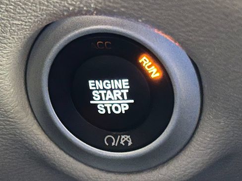 Used 2023 Chrysler Pacifica Touring-L FWD image 39