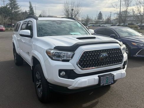 Used 2018 Toyota Tacoma TRD Sport image 7