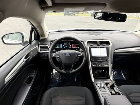 Used 2019 Ford Fusion SE FWD image 23