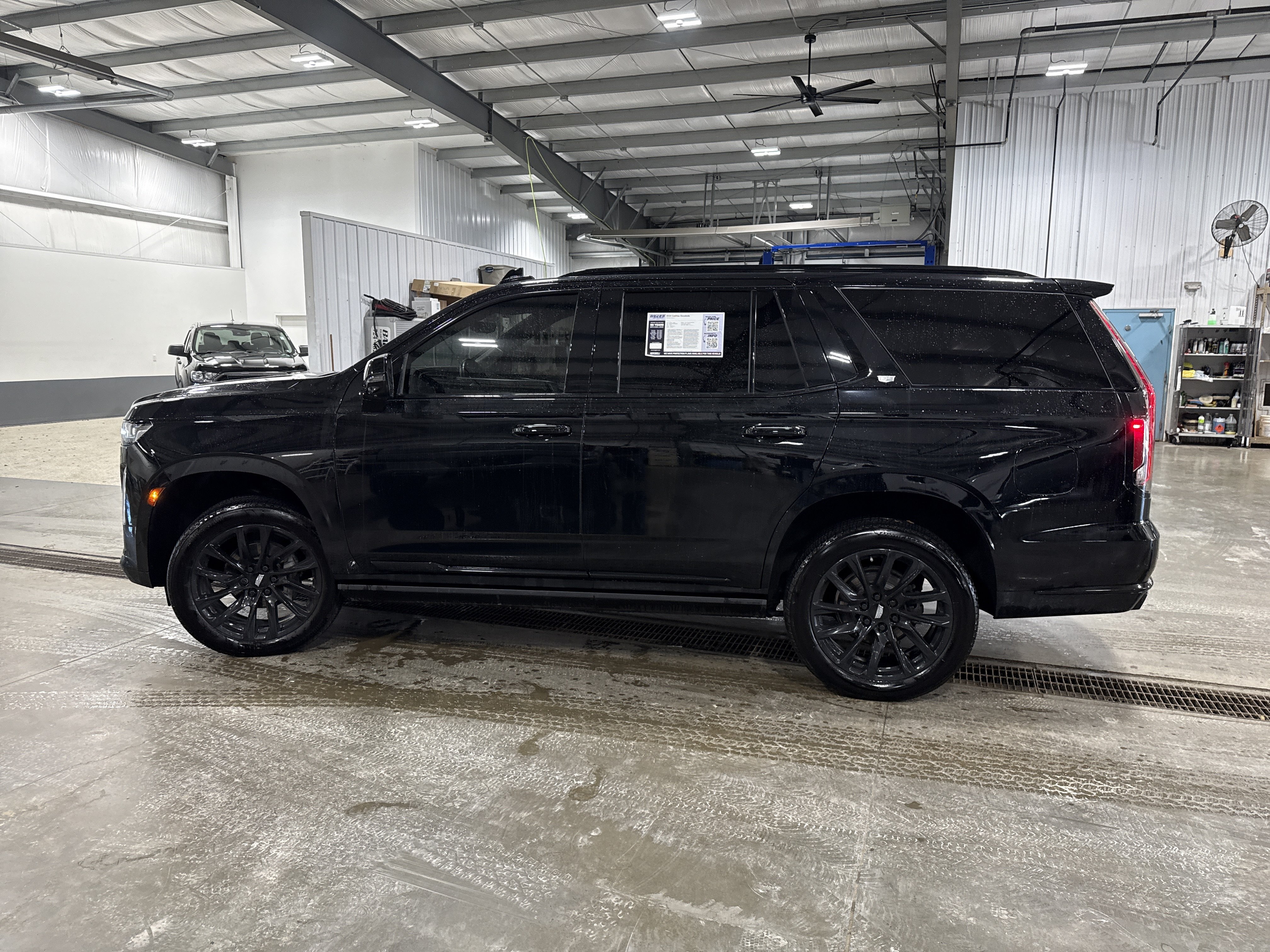 Used 2024 Cadillac Escalade Sport Platinum w/ LPO, ONYX Package AWD/4WD image 5