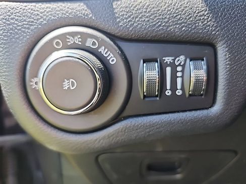 Certified 2020 Jeep Cherokee Latitude Plus w/ Cold Weather Group AWD/4WD image 13
