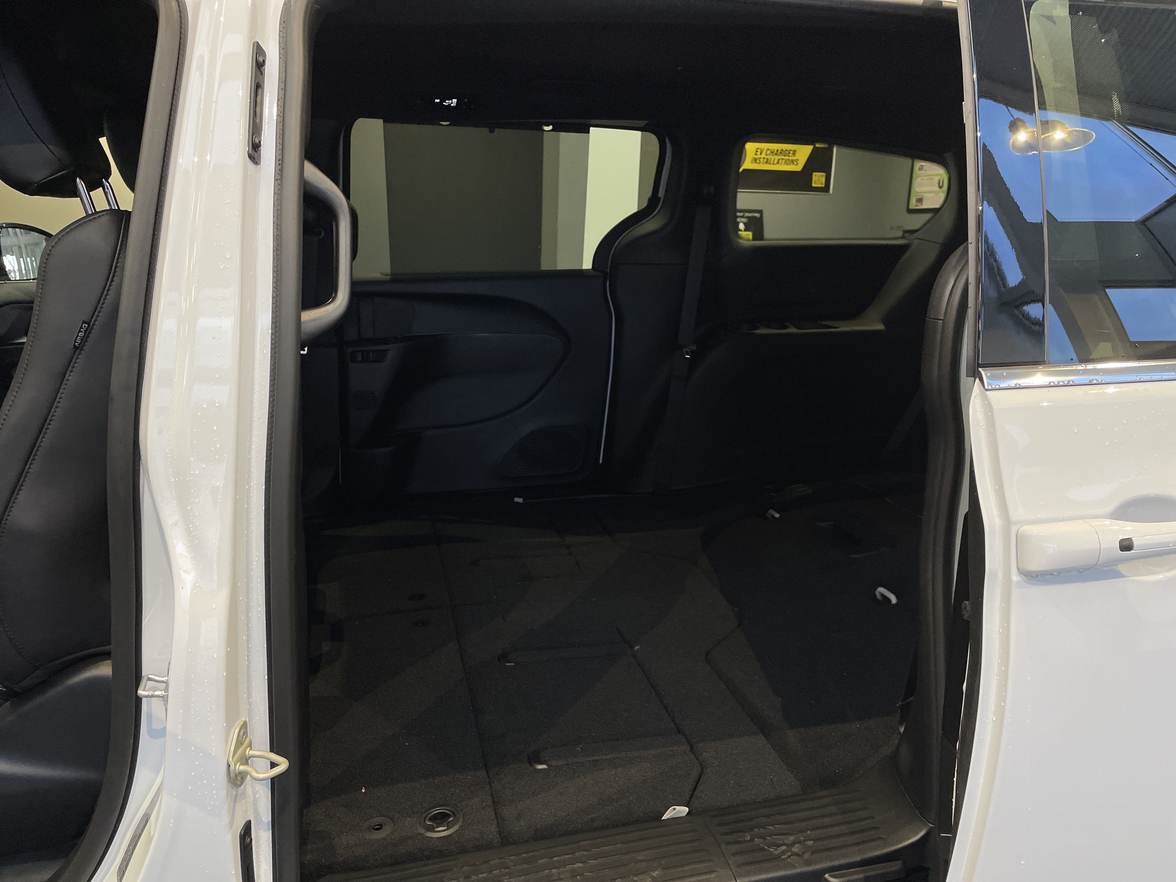 Used 2026 Chrysler Pacifica Select FWD image 32
