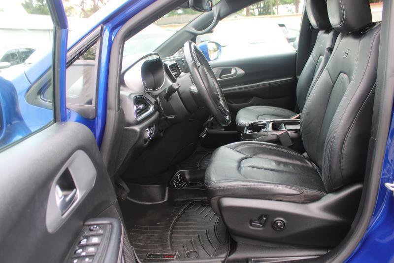Used 2019 Chrysler Pacifica Touring-L w/ Advanced Safetytec Group FWD image 11