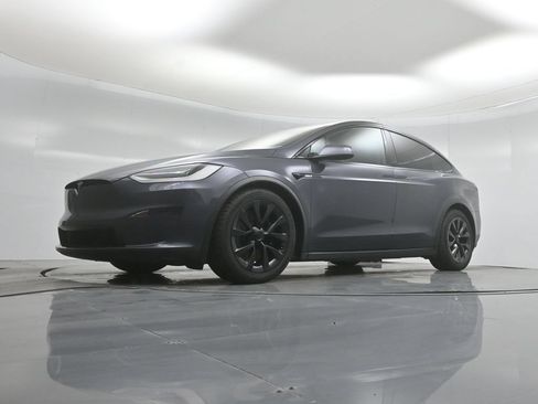 Used 2023 Tesla Model X AWD/4WD image 38