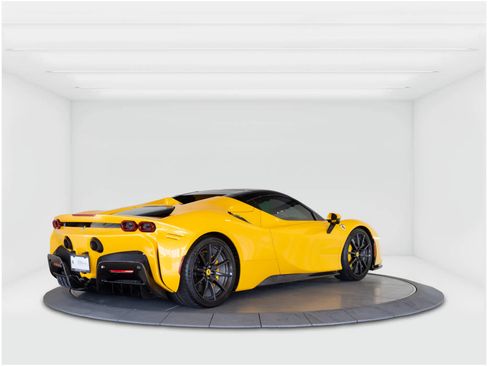 Certified 2022 Ferrari SF90 Spider image 5