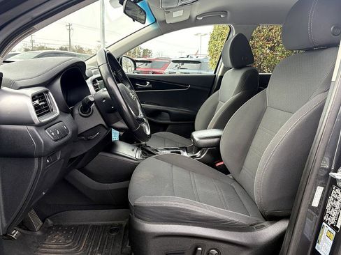 Used 2020 Kia Sorento LX w/ LX I4 Convenience Package image 9