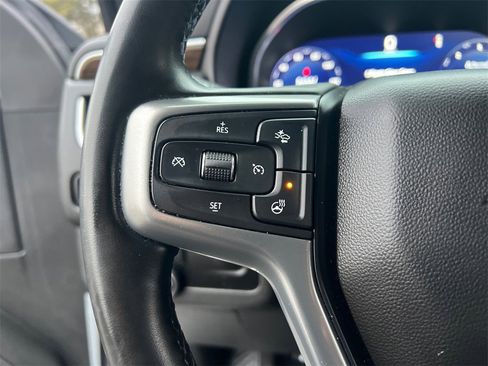 Used 2023 Chevrolet Suburban Premier image 25