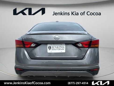 Used 2025 Nissan Altima 2.5 SV FWD image 6
