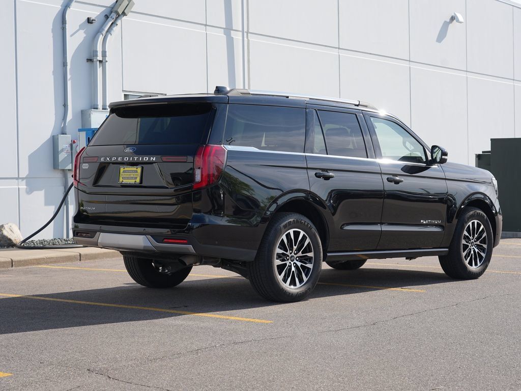 Used 2025 Ford Expedition Platinum AWD/4WD image 3