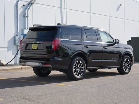 Used 2025 Ford Expedition Platinum AWD/4WD image 3