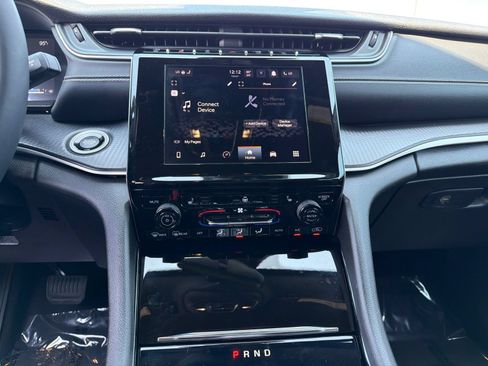 Used 2023 Jeep Grand Cherokee L Laredo RWD image 21