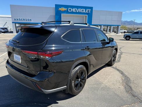 Used 2024 Toyota Highlander XLE image 5