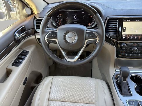Used 2020 Jeep Grand Cherokee Overland image 15