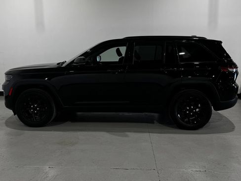 Used 2025 Jeep Grand Cherokee Altitude AWD/4WD image 15