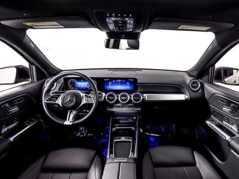 Certified 2025 Mercedes-Benz GLB 250 image 3