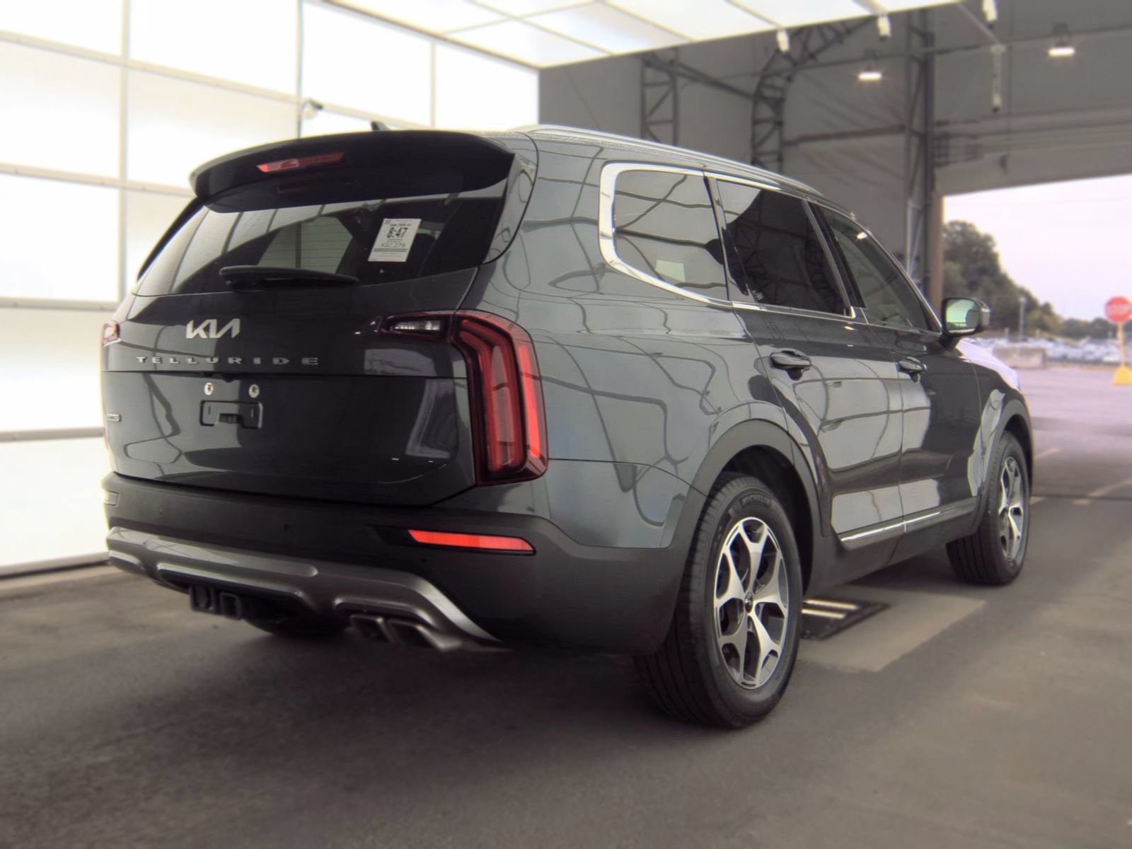 Used 2022 Kia Telluride EX AWD/4WD image 2