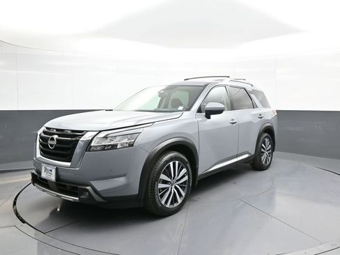 Used 2022 Nissan Pathfinder Platinum w/ Cargo Package image 1