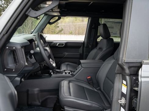 New 2026 Ford Bronco Badlands w/ Sasquatch Package AWD/4WD image 14