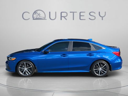 Used 2023 Honda Civic Touring image 4