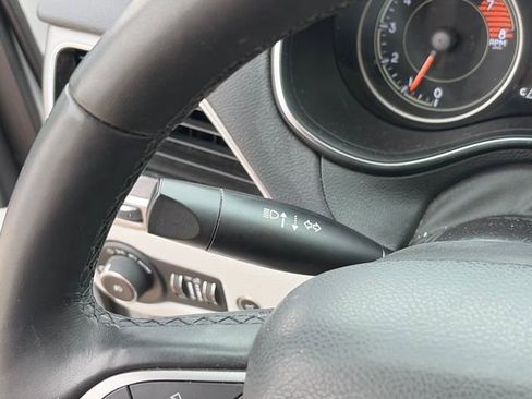 Used 2019 Jeep Cherokee Limited w/ Technology Group image 23