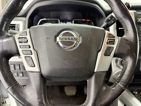Used 2019 Nissan Titan PRO-4X w/ Pro-4x Convenience Package AWD/4WD image 14