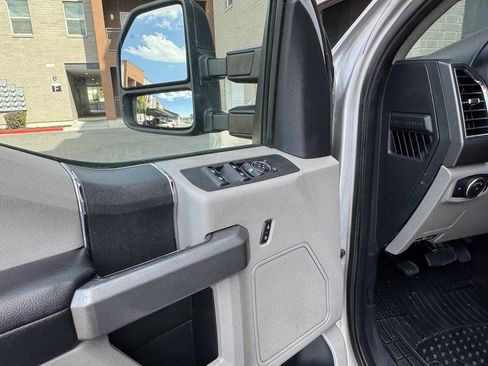 Used 2017 Ford F250 XLT AWD/4WD image 23