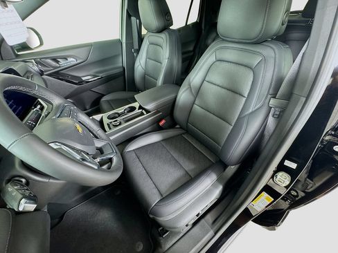 New 2026 Chevrolet Equinox LT w/ Convenience Package II FWD image 12