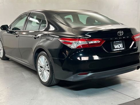 Used 2018 Toyota Camry XLE w/ Driver Assist Package FWD image 3