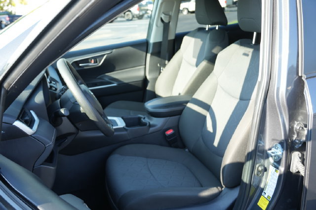 Used 2025 Toyota RAV4 XLE FWD image 21