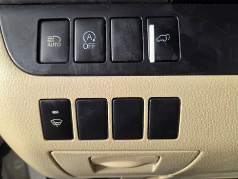 Used 2019 Toyota Highlander XLE FWD image 18