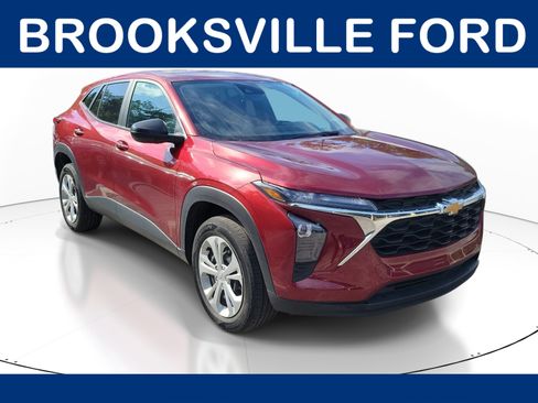 Used 2024 Chevrolet Trax LS w/ Driver Confidence Package FWD image 1