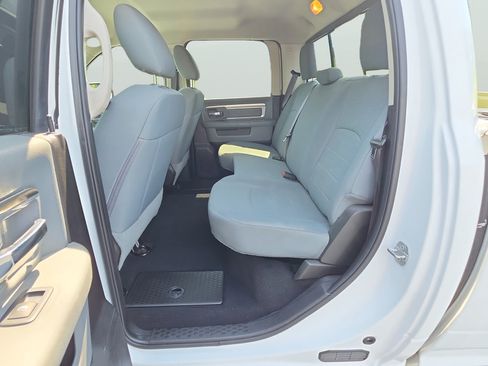 Used 2019 RAM 1500 Classic SLT AWD/4WD image 16