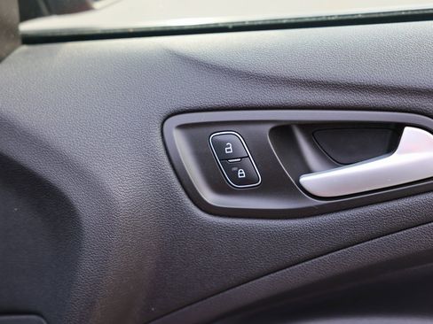 Used 2019 Ford Escape SE image 11