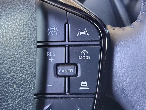 Used 2025 Toyota Prius FWD image 9
