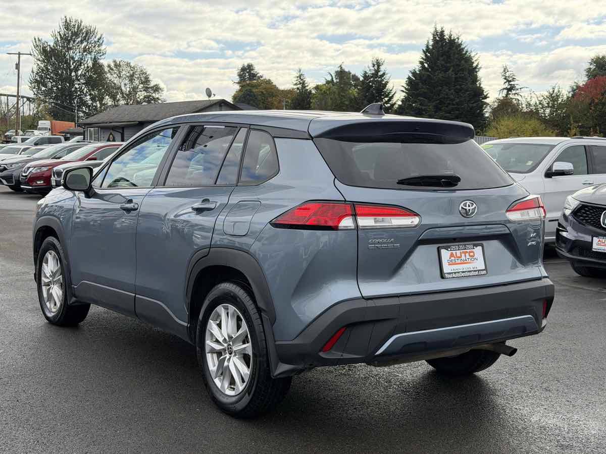 Used 2025 Toyota Corolla Cross LE AWD/4WD image 6